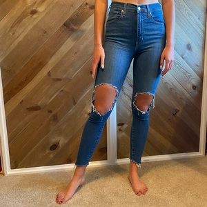 Levi’s Mile High Super Skinny with Rips & Fray 27